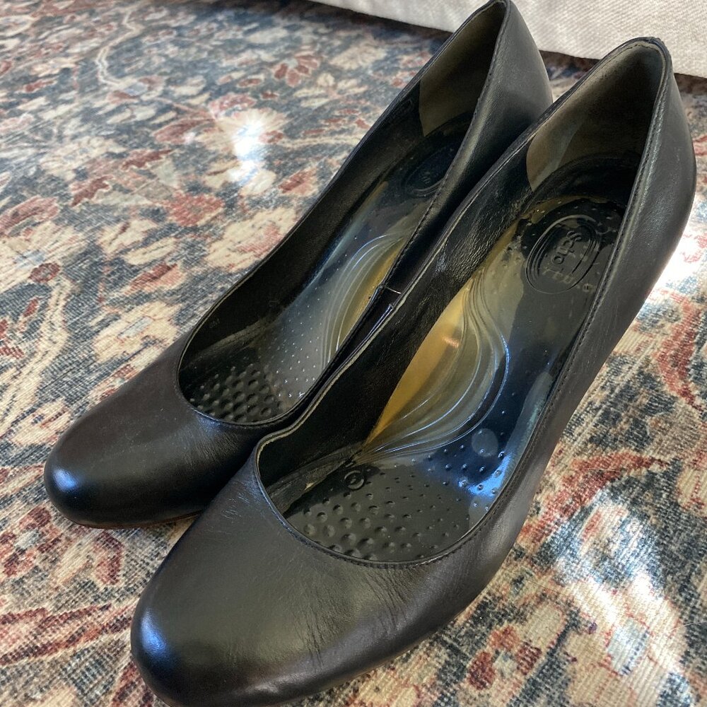 Share Tory Burch Black Leather Classic Heel Pumps Women’s Size 8M
